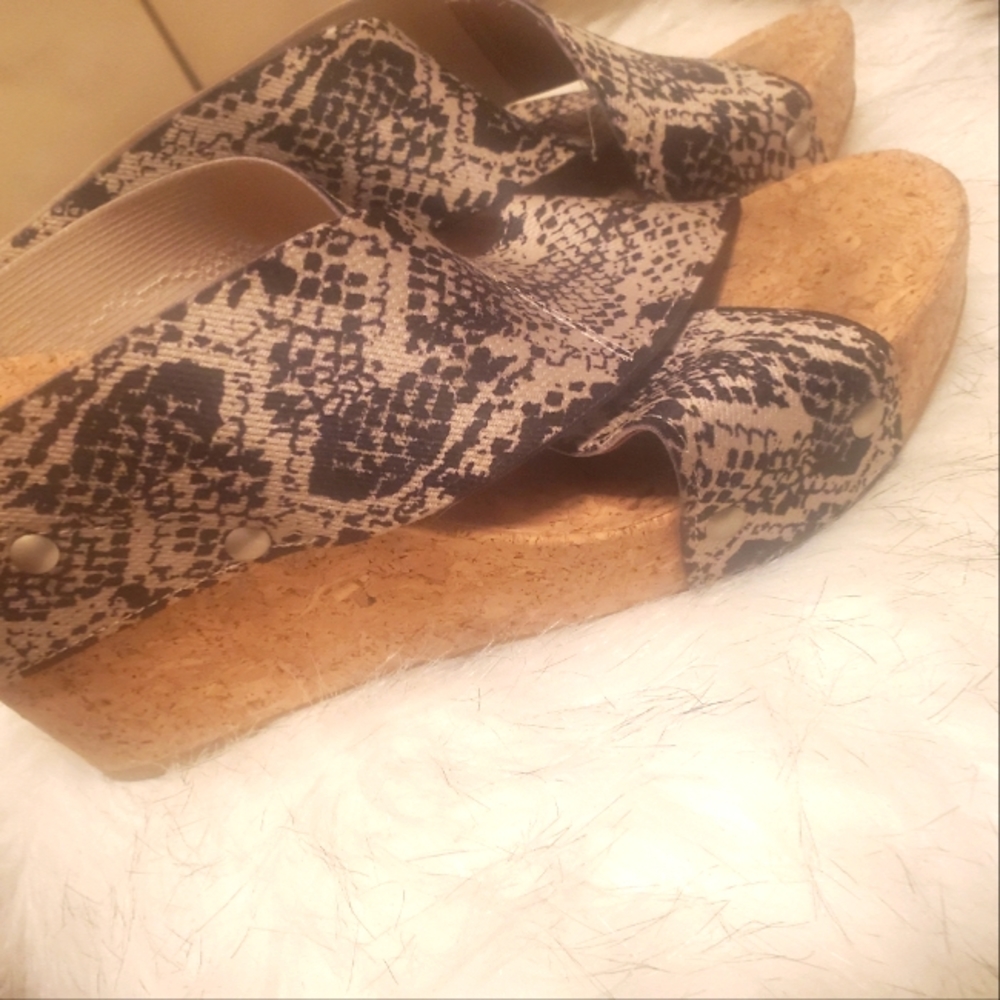 Lucky Brand Sandals